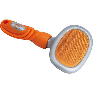 Manche ergonomique et tête amovible avec carde à picots en acier inoxydable. Pour brosser et démêler crinière et queue en apportant aux crins un bel effet brillant. 