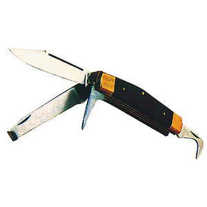 1 renette, 1 cure-pied, 1 couteau, 1 dérivoir, 1 coupe-crinière, le tout en inox. Manche en bois décoration laiton. Indispensable à tous cavaliers.