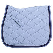 Un chabraque en microfibres confort, au toucher peau de pêche, piqué losange, avec pattes d'attache à velcro, garni d'un double liseré. Extérieur en microfibres 100 % polyester, doublure 100 % coton, matelassage bi-couche, 300 g/m² polyester et 8 mm mousse haute densité. 