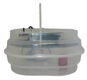 Couveuse en plastique complètement transparent, vous pouvez donc voir les oeufs de tous les côtés sans ouvrir la couveuse. 
Elle est équipée d’un chauffage par résistance de 50 Watts et d’un ventilateur pour assurer une bonne diffusion de la chaleur.
Régulation par un thermostat électronique très précis
Hygrométrie réglable grâce au bac rouge posé dans le fond de la couveuse
Thermomètre à alcool qui s’insère dans le couvercle
Retournement des oeufs manuel

Capacité de la couveuse :
12 oeufs de poules ou canards
15 oeufs de faisans ou pintades
30 oeufs de cailles ou perdrix grises
6 oeufs d’oies ou dindes
25 oeufs de perdrix rouges

Puissance : 65 Watts - 220 Volts
Dimensions : 35 x 23 x 18 cm
Poids : 1,9 kg	

Garantie 2 ans	
