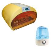 COUVEUSE COSMO EVO AVEC HUMIDIFICATION AUTOMATIQUE

La couveuse COSMO EVO livrée avec l'humidification automatique, il vous suffit de raccorder l'humidificateur à la connexion électrique prémontée sur votre couveuse et brancher le tuyau pour envoyer l'humidité.

Caractéristiques de la couveuse :
Magnifique couveuse en plastique haute qualité équipée d’une grande porte transparente qui vous offre une large vue sur vos oeufs. 
L’hygrométrie est réglable grâce au double fond de la couveuse. 
Chauffage par résistance de 185 Watts régulé et ventilateur pour assurer une bonne répartition de la température. 
Thermostat électronique très précis.
Thermomètre et hygromètre fournis avec la machine. 
Retournement automatique des oeufs
Interrupteur d'éclairage indépendant

Contrôleur digital qui permet les fonctions suivantes :
- Lecture et programmation de la température
- Affichage en °C et °F
- Alarme de température
- Réglage de l’intensité de la ventilation
- Lecture de l’humidité dans la couveuse


Capacité de la couveuse :	
70-72 oeufs de poules ou canards
96-104 oeufs de faisans ou pintades
150-180 oeufs de cailles ou perdrix grises
30-36 oeufs d’oies ou dindes
112-120 oeufs de perdrix rouges

Puissance : 185 W - 220 Volts
Dimensions : 64 x 53 x 40 cm - Poids : 9,5 kg

Caractéristiques de l'humidificateur :

Humidificateur à ultrasons pour couveuses 
Cet humidificateur est spécialement équipé pour s'adapter sur les couveuses COSMO EVO, MG140-200 Digitale et MG200-300 Digitale.
Vous avez simplement besoin de le connecter à la couveuse à l'aide de l'adaptateur fourni et vous pourrez ainsi programmer votre taux d'humidité dans la couveuse.
La régultaion se fera automatiquement selon le taux d'humidité programmé, vous aurez donc un système d'humidification automatique à un prix très attractif.

L'humidificateur pour couveuse est équipé d'un tuyau flexible de 21 mm de diamètre - Longueur : 120 cm
Capacité du réservoir de l'humidificateur pour couveuse: 3 litres
Puissance de l'humidificateur pour couveuse : 30 Watts
L'humidificateur pour couveuse fonctionne en 220 Volts

Conseil : Utiliser de l'eau déminéralisée ou de l'eau en bouteille pour éviter la formation de calcaire qui endommage l'appareil