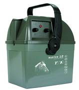 Electrificateur sur pile ou batterie Master 12 
Electrificateur petite puissance pour clôtures électrique
Convient pour ovins, chevaus, bovins.
Alimenté par pile 9 V ou batterie 6/12 V
Energie par impulsion : 1,9 Joules
Longueur Electrifiée : 15 kms
Tension : 8.200 V
2 puissances
Autocompensateur de pertes et contrôle visuel de l'état de la ligne.
Protégé par fusible
Dimensions: 28,5 x 21 x 18,5 cm
