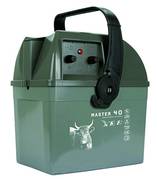 Electrificateur sur batterie Master 40 
Electrificateur grande puissance pour clôtures électriques
Convient pour chevaux, ovins, bovins, porcins et cervidés
Alimenté par batterie 12 V
Technologie Advanced (cela permet de donner un choc double)
Energie par impulsion : 3 Joules
Longueur Electrifiée : 40 kms
Tension : 10.200 V
Variateur de puissance
Autocompensateur de pertes et contrôle visuel de l'état de la ligne.
Protégé par fusible
Garantie 2 ans
Dimensions : 28,5 x 21 x 18,5 cm
