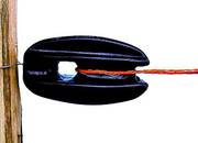 Isolateur pour clôtures électriques
Sur tout support
Utilisé en angle ou en départ de ligne
Pour câble et corde