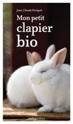 Vous souhaitez élever des lapins de façon à améliorer leur bien-être et obtenir une viande saine et de bonne qualité ?
Dans le cadre d’un élevage bio, ce guide vous propose des clapiers écologiques, une alimentation à base de végétaux et des traitements naturels préventifs et moins agressifs.
Il vous transmet également les informations essentielles sur ce sympathique animal : il dresse un portrait à la fois biologique et historique du lapin domestique.
Pour vous aider dans votre sélection, il décrit également les races les plus prisées : le Fauve de Bourgogne, l’Argenté de Champagne et le Blanc de Hotot.

Au sommaire :

 - Le portrait du lapin
 - Du lapin sauvage au lapin domestique
 - Les races à privilégier
 - Le logement
 - L’alimentation
 - La reproduction
 - Les utilisations du lapin
 - Les maladies, traitements et prédateurs

2012 - 88 Pages

