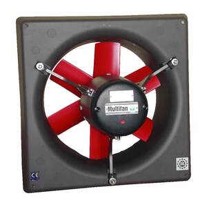 Ventilateur Tri Ø 45 cm 6.400 m3/h

Robuste et efficace
Fonte d'aluminium pour la carcasse, inox pour la visserie, polyester pour le châssis, ces ventilateurs sont conçus pour répondre aux contraintes les plus sévères.

Pattes de fixation en fonte d'aluminium pour réduire le bruit et les vibrations
Capot moteur en plastique anti-choc, non combustible
Hélice plastique avec équilibrage pour réduire la consommation et prolonger la longévité du moteur
Montage vertical ou horizontal

La protection IP 5, ainsi que les roulements haute température, assurent une grande longévité.

Des options sont disponibles pour ces ventilateurs : 

 - Volet anti-retour
 - Grille de protection "moteur" ou "hélice"

Ventilateur monophasé sur châssis.
Diamètre 45 cm
Débit : 6.400 m3/h à 0 Pa - 5.850 m3/h à 30 Pa
Vitesse : 1.400 tr/min
Bruit : 52 dB
Consommation : 1,2  / 0,7 A - 230 / 400 V - 50 Hz
Dimension de l'hélice : 460 mm