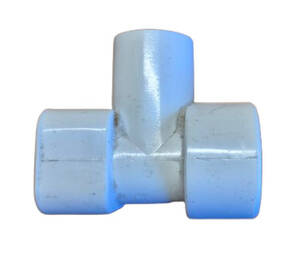Té 3/4 - 22 mm bout de ligne

Connexion pour tuyau de niveau d'eau diamètre 12 mm

Modèle à raccorder directement sur le tube carré d'un côté 
Pas de vis en 3/4" de l'autre côté pour assembler la vanne de purge en 3/4" / 22 mm référence M08 03 609008
