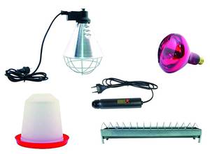 Kit d'élevage MEDIUM composé de :
1 Protecteur infra-rouge 
1 Ampoule Infra-rouge 150 Watts
1 Mangeoire à grille pour poussins longueur 30cm
1 Abreuvoir siphoïde 1,5 litre
1 Mire-oeufs à led FARMLINE
Ce kit est le moyen idéal pour démarrer un petit élevage une fois vos oeufs éclos