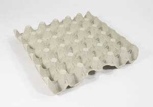 Pack de 140 Alvéoles 30 oeufs de poule
Fabrication en cellulose 100 % recyclée
Plaque de 30 oeufs 
Calibre : de 63 à 73 g
Dimensions : 29,8 x 29,8 x 4,9 cm
Colis de 140 alvéoles		
Couleur : Gris