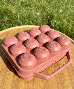 Boîte de 12 oeufs réutilisable Argile 

Couleur : Argile 
Dimensions : 195mm X 188mm x 75mm
Poids : 200g  
En Polypropylène, matière atoxique et adaptée au contact alimentaire

