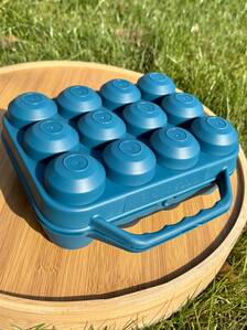 Boîte de 12 oeufs réutilisable Bleu 

Couleur : Bleu 
Dimensions : 195mm X 188mm x 75mm
Poids : 200g  
En Polypropylène, matière atoxique et adaptée au contact alimentaire

