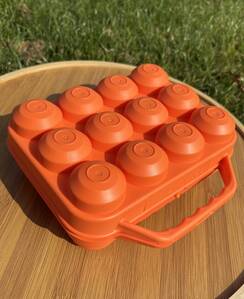 Boîte de 12 oeufs réutilisable Orange

Couleur : Orange
Dimensions : 195mm X 188mm x 75mm
Poids : 200g  
En Polypropylène, matière atoxique et adaptée au contact alimentaire

