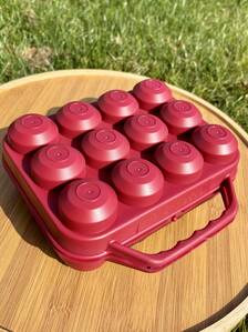 Boîte de 12 oeufs réutilisable Rouge bordeaux

Couleur : Rouge bordeaux
Dimensions : 195mm X 188mm x 75mm
Poids : 200g  
En Polypropylène, matière atoxique et adaptée au contact alimentaire

