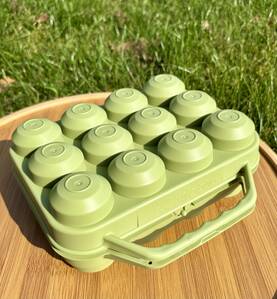 Boîte de 12 oeufs réutilisable Vert

Couleur : Vert
Dimensions : 195mm X 188mm x 75mm
Poids : 200g  
En Polypropylène, matière atoxique et adaptée au contact alimentaire

