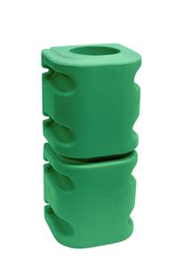 Buse PEHD isolée pour abreuvoirs NORMANDY

Buse en polyéthylène HD double paroi remplie de mousse polyuréthane isolante conçue pour les abreuvoirs NORMANDY.

Particulièrement résistante aux chocs.
Fixation murale pour un très faible encombrement.

Hauteur de 560 mm pour un montage adapté aux chevaux (Hauteur de buvée de 1050 mm).
La buse se coupe en deux pour un montage adapté aux bovins (Hauteur de buvée de 770 mm). Une seule buse permet donc d'installer 2 abreuvoirs NORMANDY.

Notre conseil : Cette buse offre une première protection de l'arrivée d'eau contre le froid. Si le risque de gel est élevé, utilisez un câble chauffant en complément

Infos technique sur la buse PEHD pour abreuvoirs Normandy :

Longueur : 20 cm
Largeur : 24,5 cm
Hauteur : 56 cm